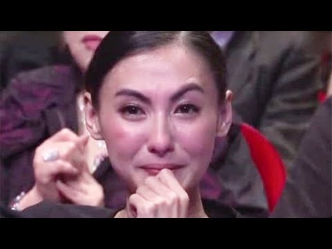 谢霆锋张柏芝晚会现场，两人深情相拥，网友：确定这就是真爱