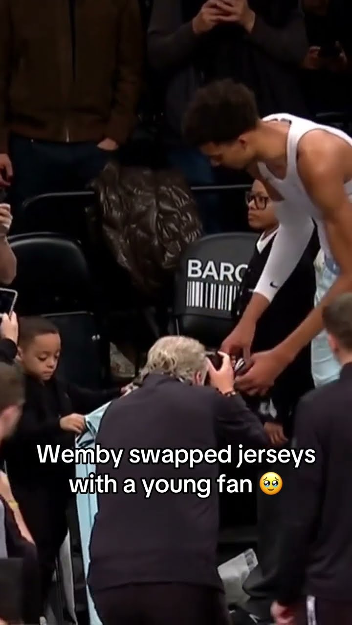 Wemby jersey swapped with a young fan ?