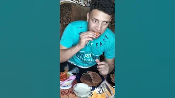 تحدي الاكل مع حواوشي كشري شيبسي طبق طحينه اشتركوا في القناه Food Mukbang Eating 
