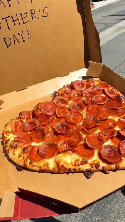 Happy Mother’s Day everyone 💐🍕❤️ #mom #mothersday #pizza #pizzahut