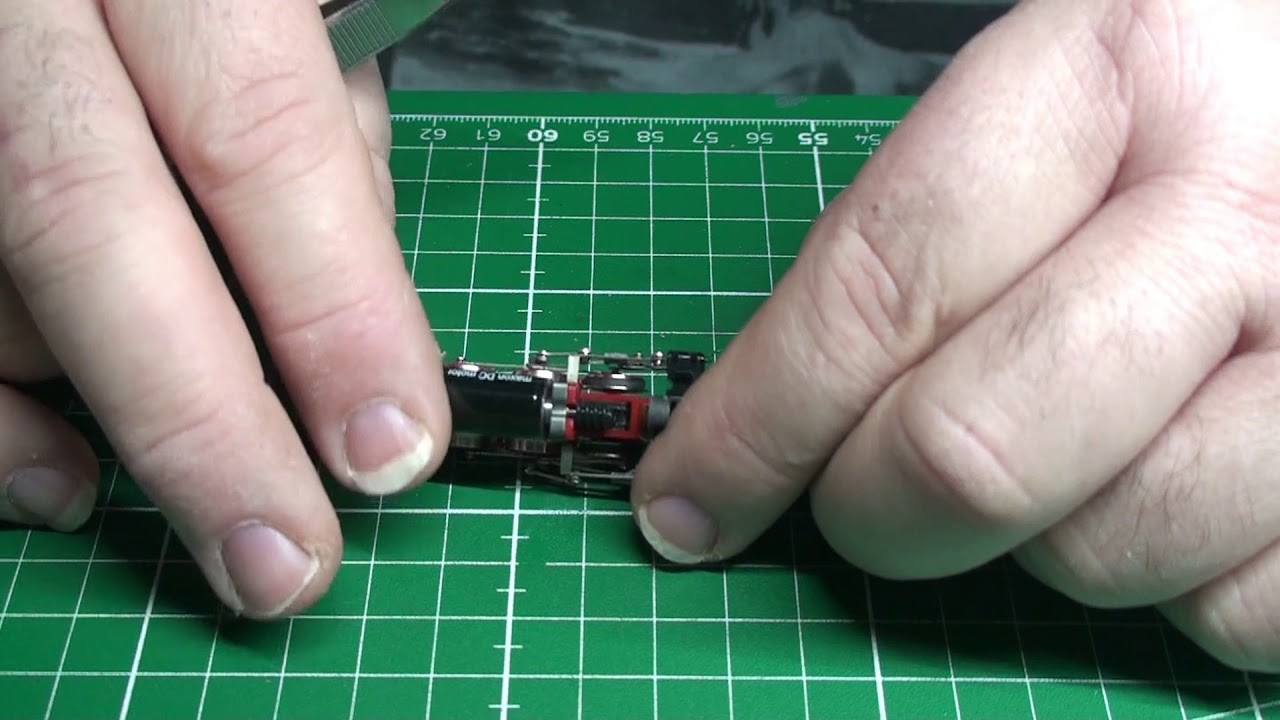 Motortausch und Digitalumbau einer Minitrix BR 24