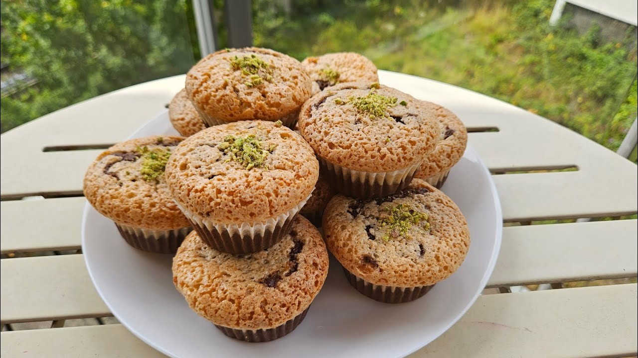 یک کاپ کیک با دو طعم مجلل!‌ ترکیب نارگیل و شکلات بهشته🤌/ Coconut & Chocolate Cupcakes 