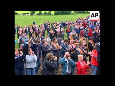 N. IRELAND: PORTADOWN: SECURITY FORCES BLOCK ORANGE ORDER MARCH