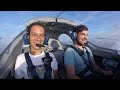 Fliegen im Sonnenuntergang