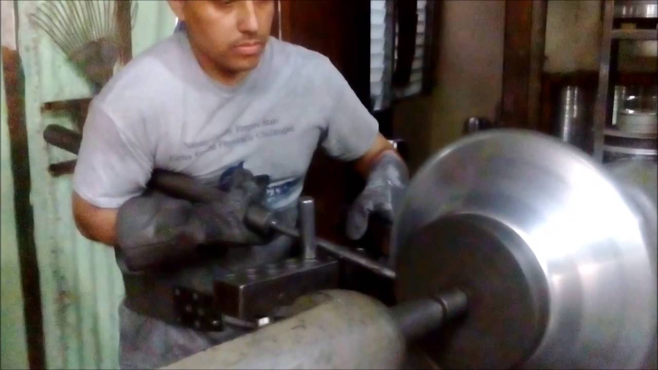 Como se fabrica una olla de aluminio - YouTube
