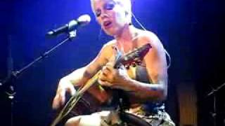 P!nk I Don't Believe You . Live at Cafe de Paris. Londres