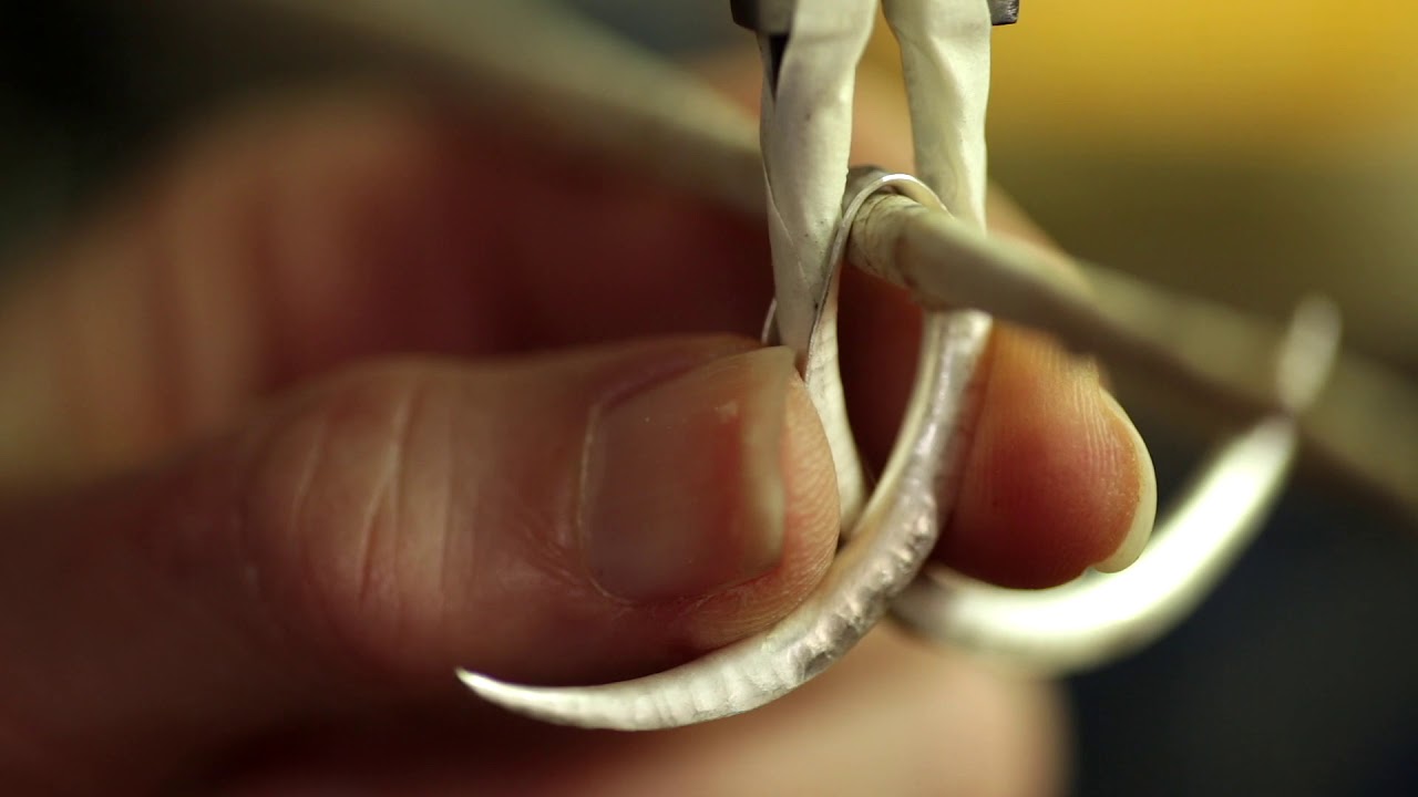 Anne V Massey: Making a silver pendant by anticlastic raising