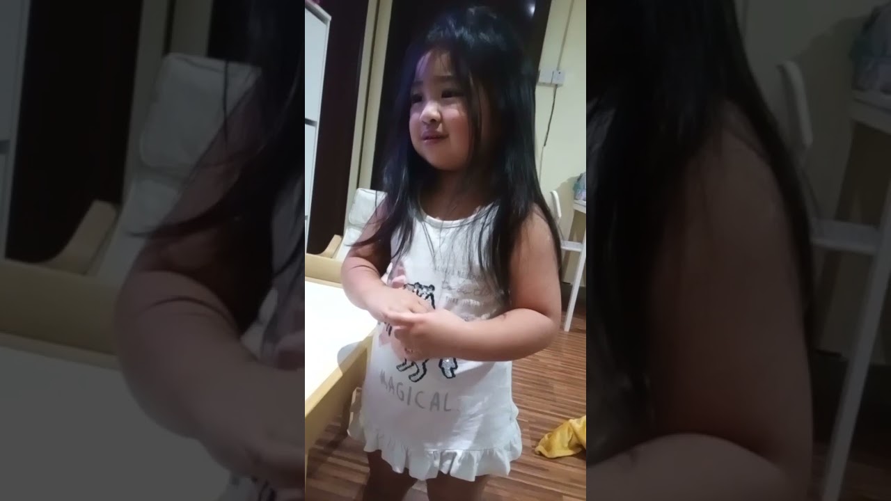 Let me borrow your glasses Ate Mia. Please 🧏‍♀️