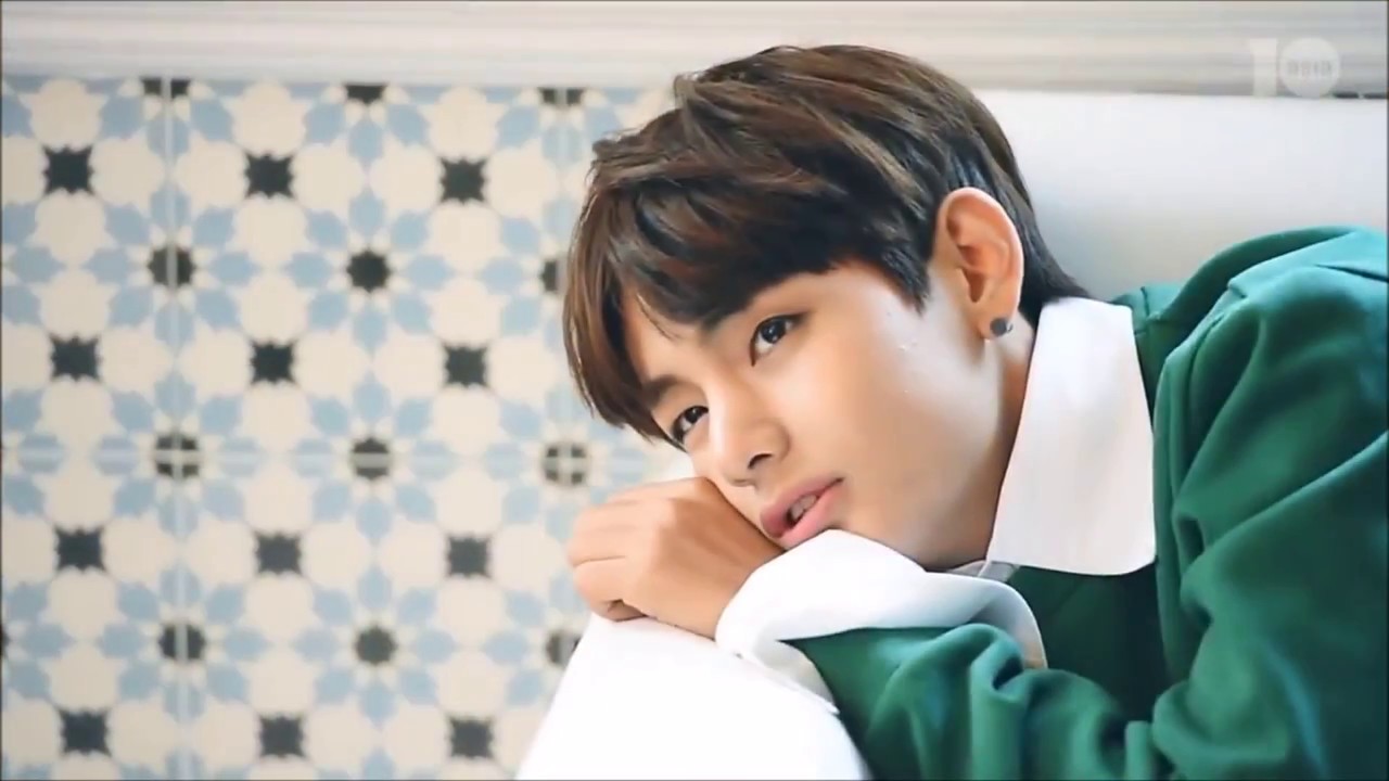TAEHYUNG X LISA - Attracted woman - YouTube