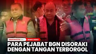 Para Pejabat Bgn Disoraki Saat Keluar Dengan Tangan Terborgol
