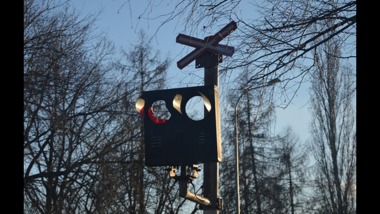 Nefunkční železniční přejezd (AŽD71) Praha-Liboc dne 27.01.2021