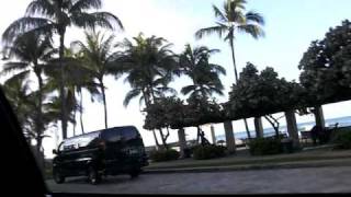 リンカーンリムジンで悠々とワイキキを流すオレ