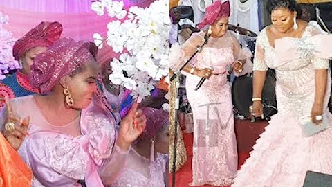 Fathia,Laide Bakare, Liz Da Silva,Pasuma having fun as Kenny Saint Brown sings at Ayo Adesanya