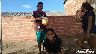 Quem Errar A Pergunta, Leva Um Balde De Água...