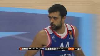 30.11.2018 / Anadolu Efes - KIROLBET Baskonia / Krunoslav Simon