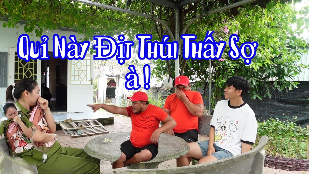 Bà Bé Ngồi Trước Mặt Thuỳ CàLem Xì Thúi Banh Lồng Chợ