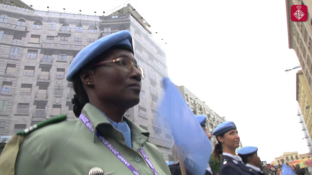 barcelona catalonia plaza hotel Desfilada de dones policia a Barcelona 9/10/2016