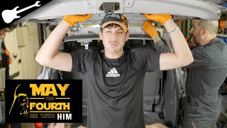 Un Bonhomme Maide À Installer Le Rodius Sur La Table Dopération