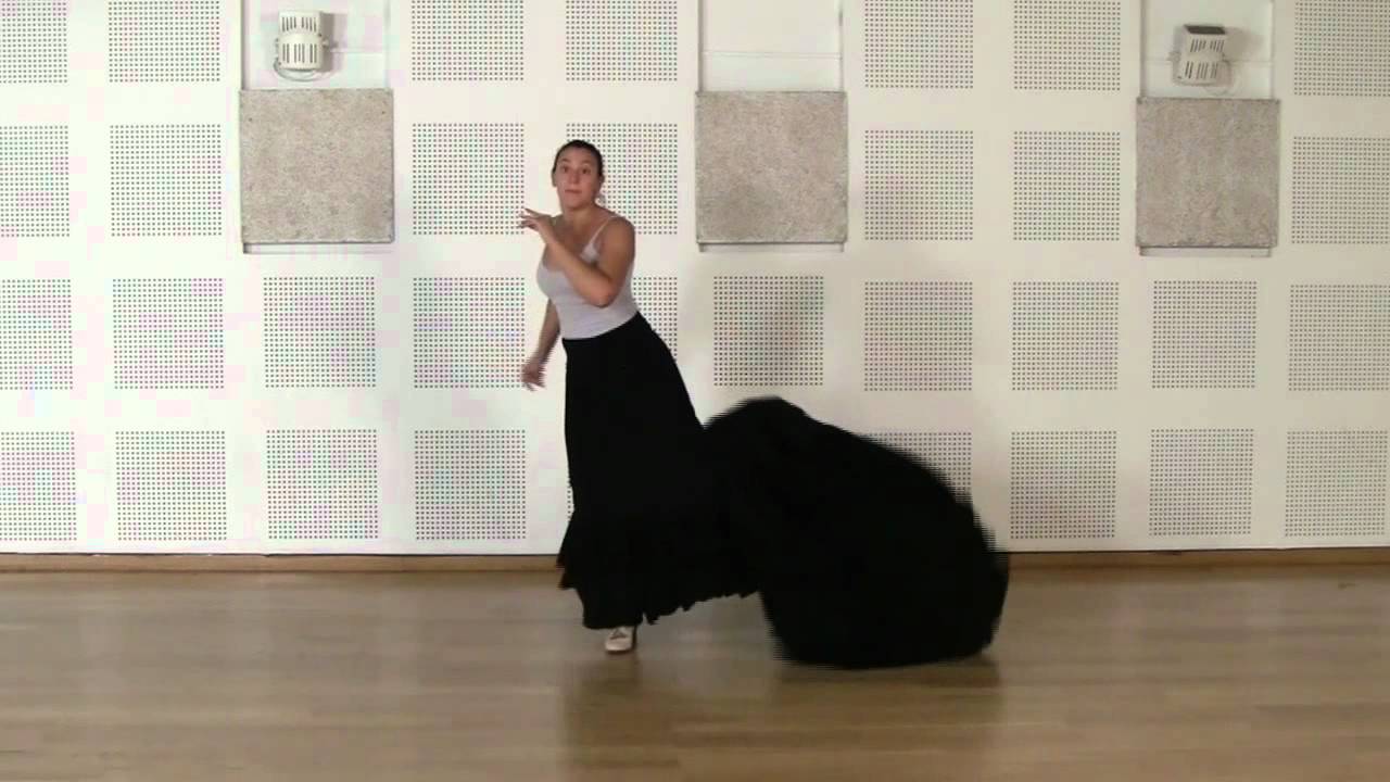 Técnica avanzada de bata de cola flamenca: Cambia de una pierna a otra