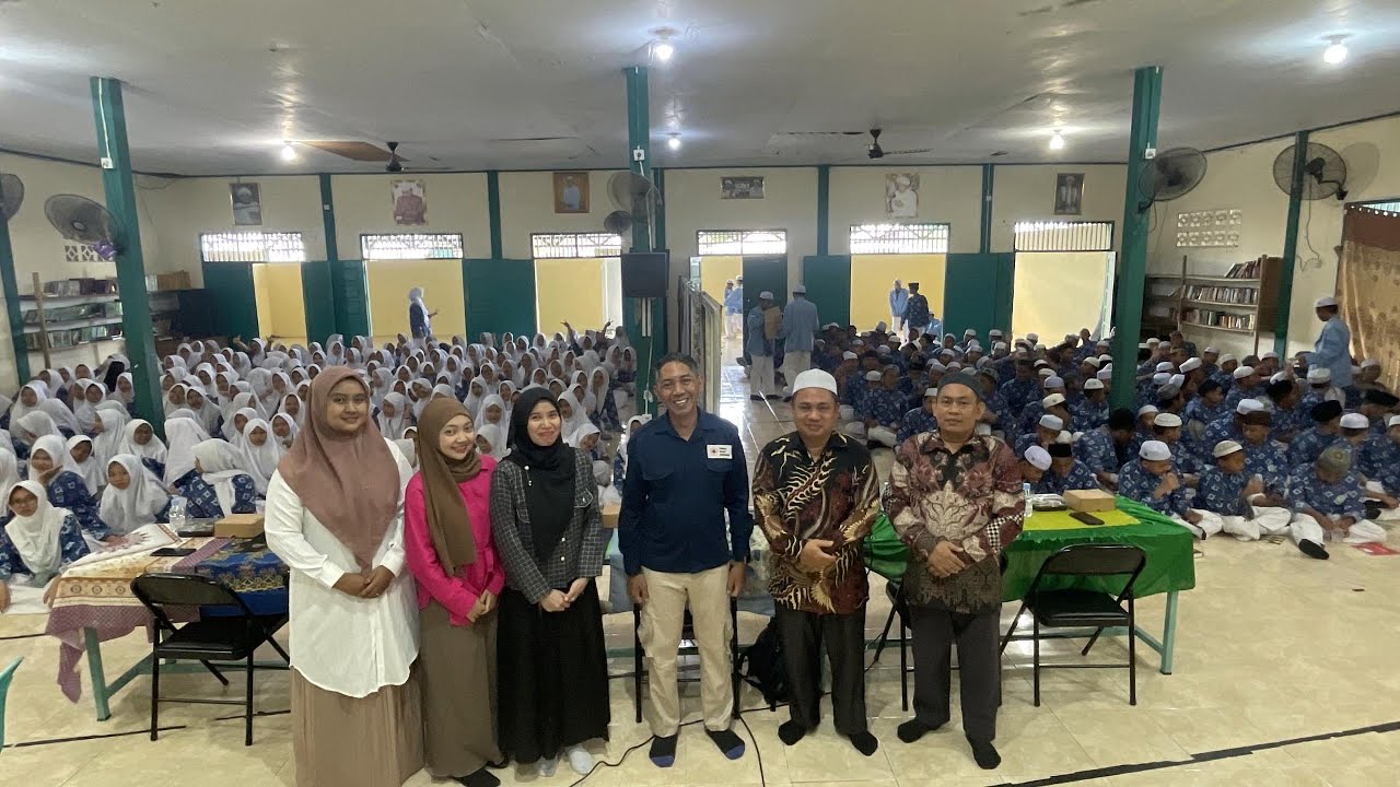 SOSIALISASI PMI DI MTS SABILARRASYAD SAMARINDA!! PENYULUHAN DASAR PERTOLONGAN PERTAMA PADA PASIEN!!