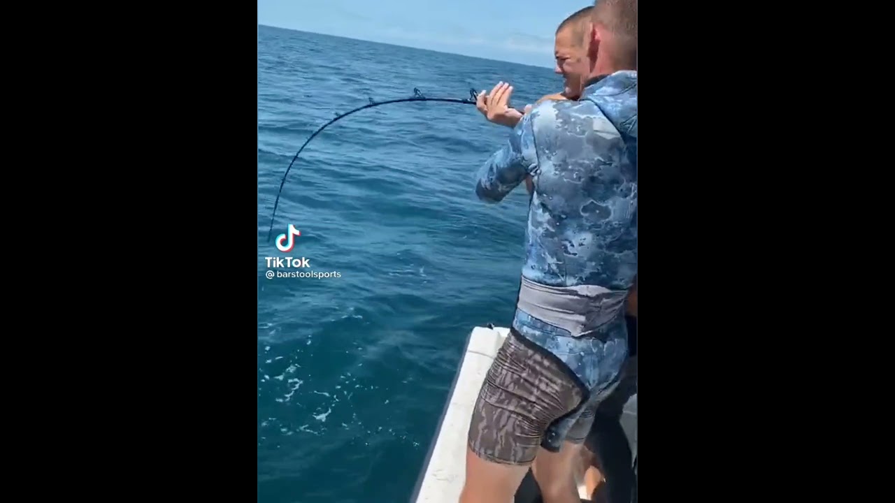 Рыба с ногами на Ocean an big fish