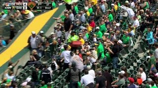 HOU@OAK: Fan makes barehanded catch on foul ball