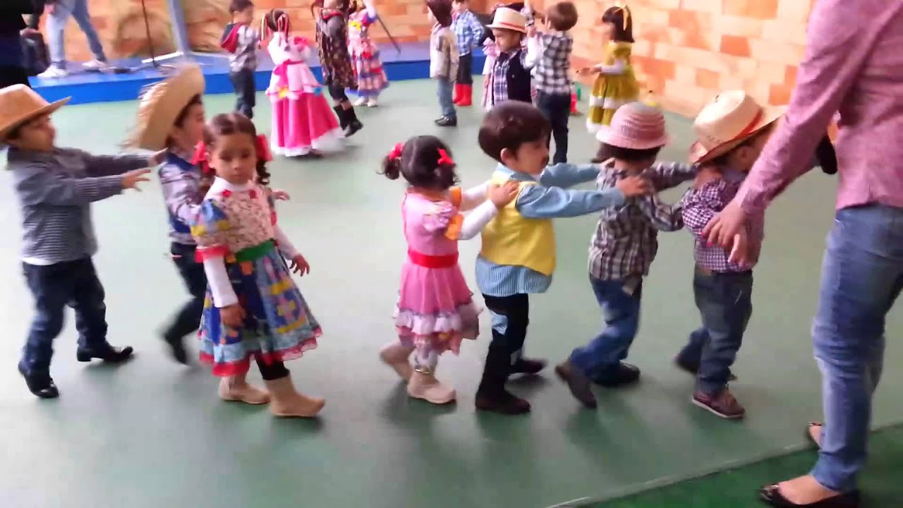 Escola Primeiros Passos - YouTube