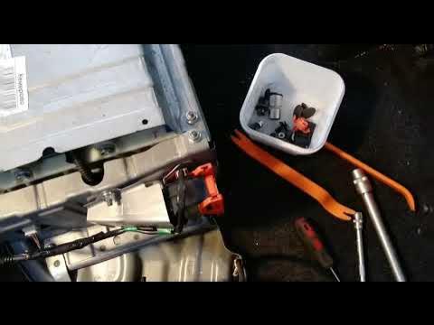 Как снять аккумулятор тойота аква ВВБ Toyota Aqua долгий ремонт. - YouTube