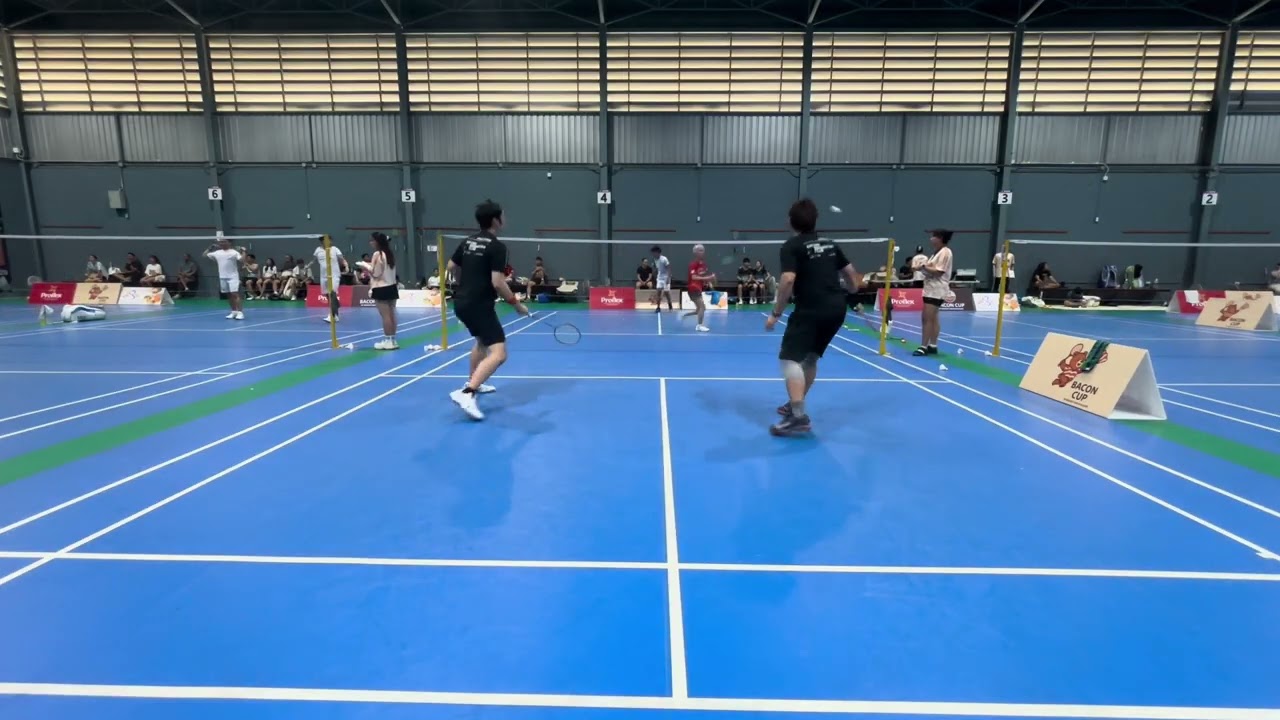 15/2/69แข่งแบดมินตัน  Bacon cup Kom+ปิง แมตที่ 1 