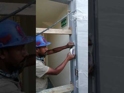 طريقة ملئ فريمات الابواب الحديد بالجراوت      