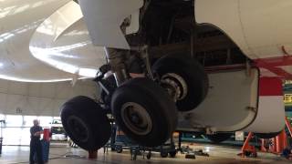 Airbus A330 Gear retraction test (3)