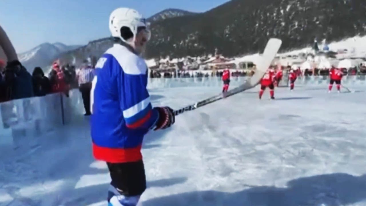 Легенды мирового хоккея провели матч на льду Байкала