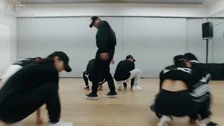 LAY (레이 张艺兴) - NAMANANA (Dance Practice)