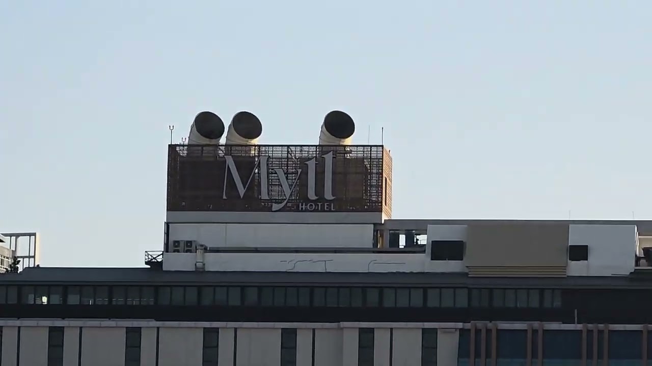 SWIMMING POOL TOUR: Holiday Inn Pattaya Thailand