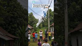 Pesawat Kecil Tersangkut di Kabel Listrik!? Warga Panik! #viral #viralvideo #shorts #fyp