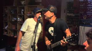 Its only rolling stones Caixote Bar