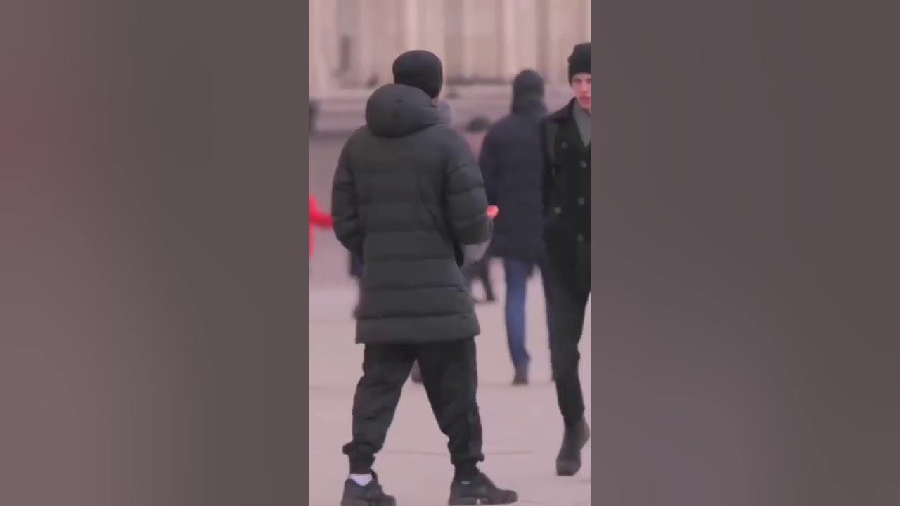 Драка литвина и виновника дтп. Литвин подрался с подписчиком. Парень который врезался в литвина. Видео драки литвина 2024. Видео драки литвина 2024.
