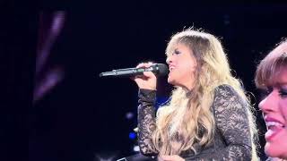 Kelly Clarkson performs Mine in Atlantic City, NJ on 5/11/24.