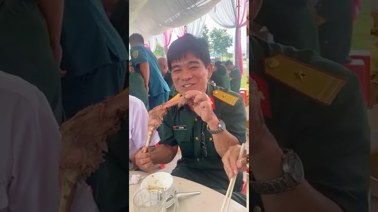 Братья воссоединились за ароматной жареной козьей ножкой