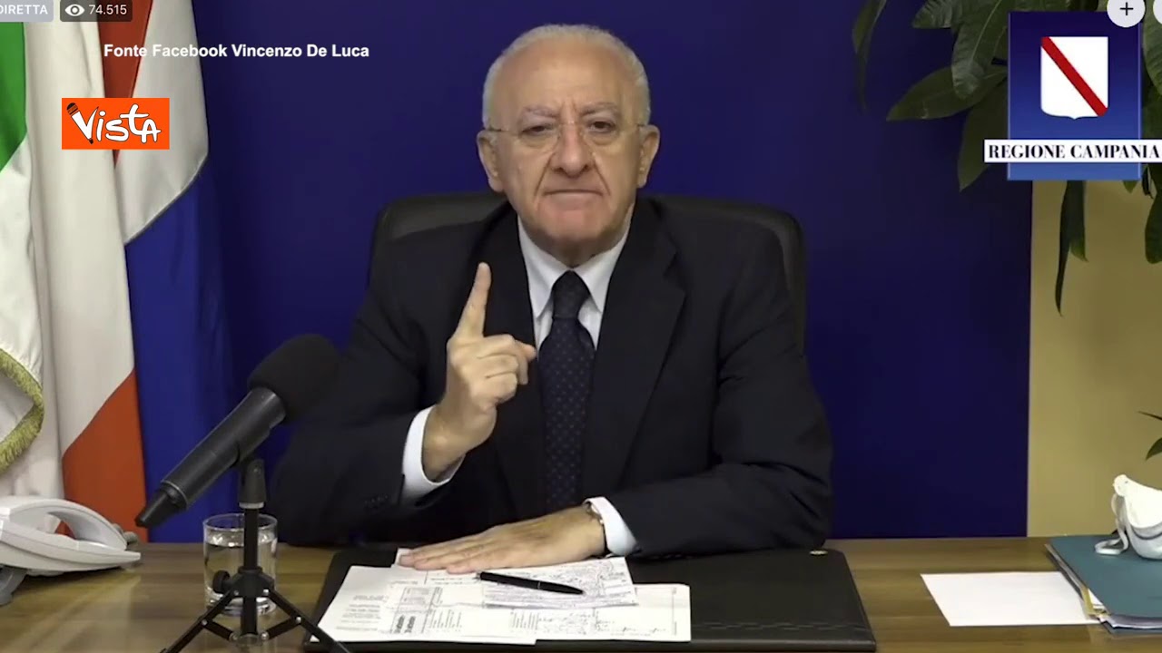 De Luca: "Bimba piange per studiare gli endecasillabi? E' l'unica, beve latte al plutonio"