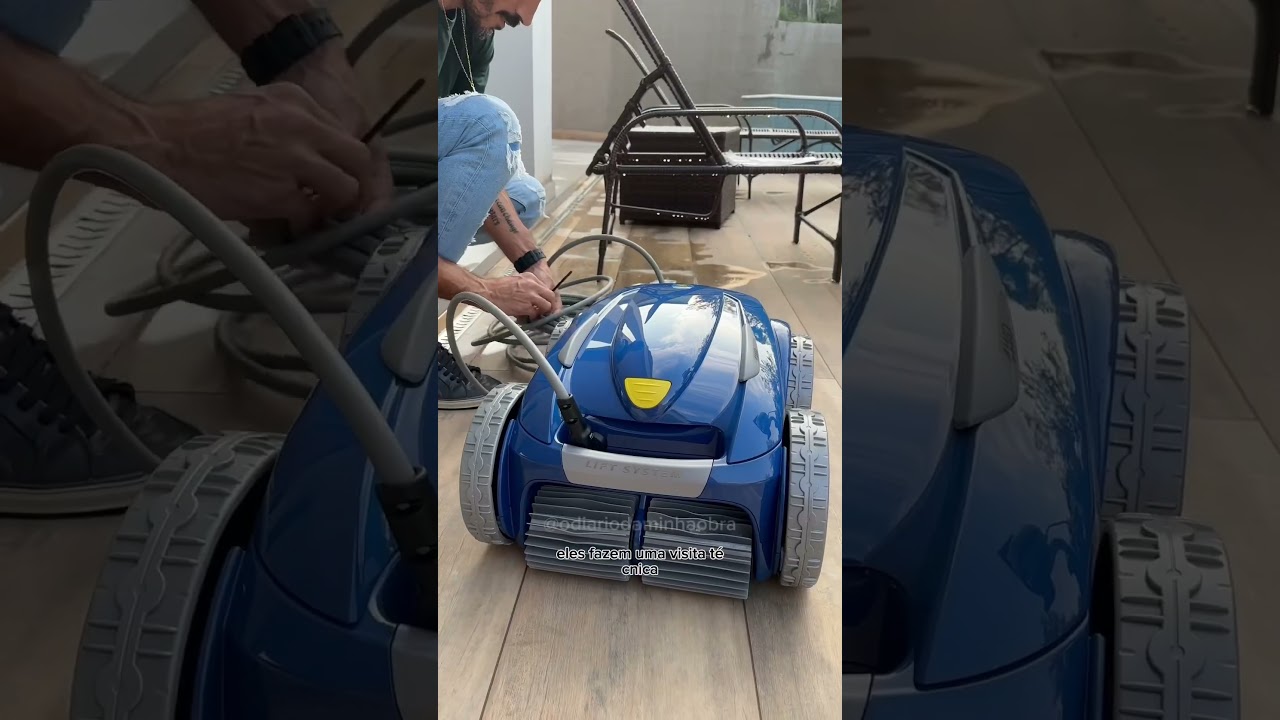 Robô aspirador que limpa a piscina já viram? Qual nome daria? 
