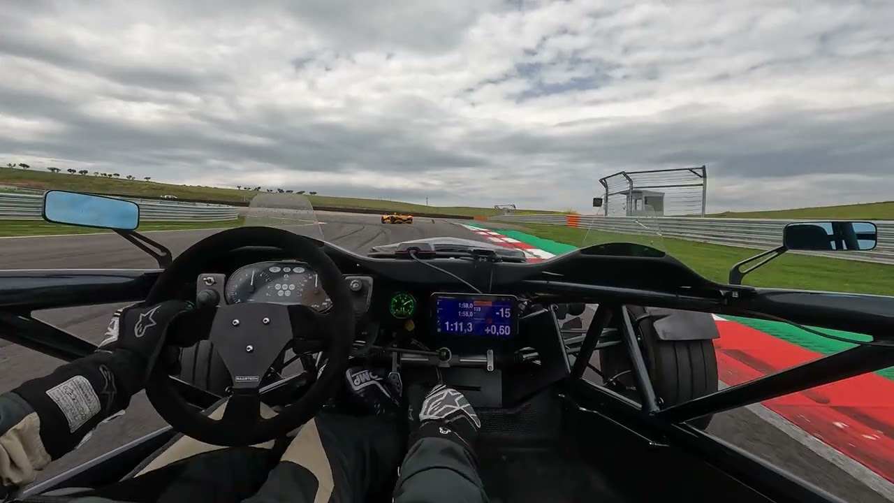 Ariel Atom vs Vuhl 05 RR, Circuit de Navarra