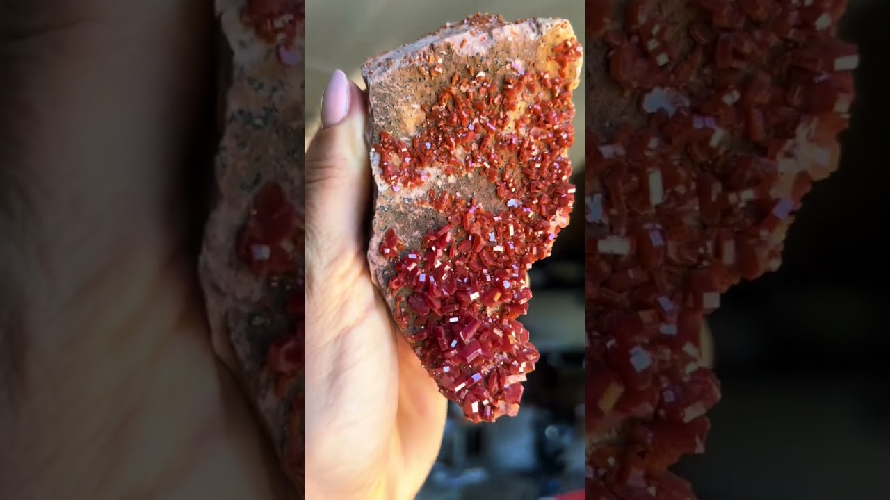 Vanadinite specimens from Morocco 🤩 red crystals are known for their properties related to grounding
