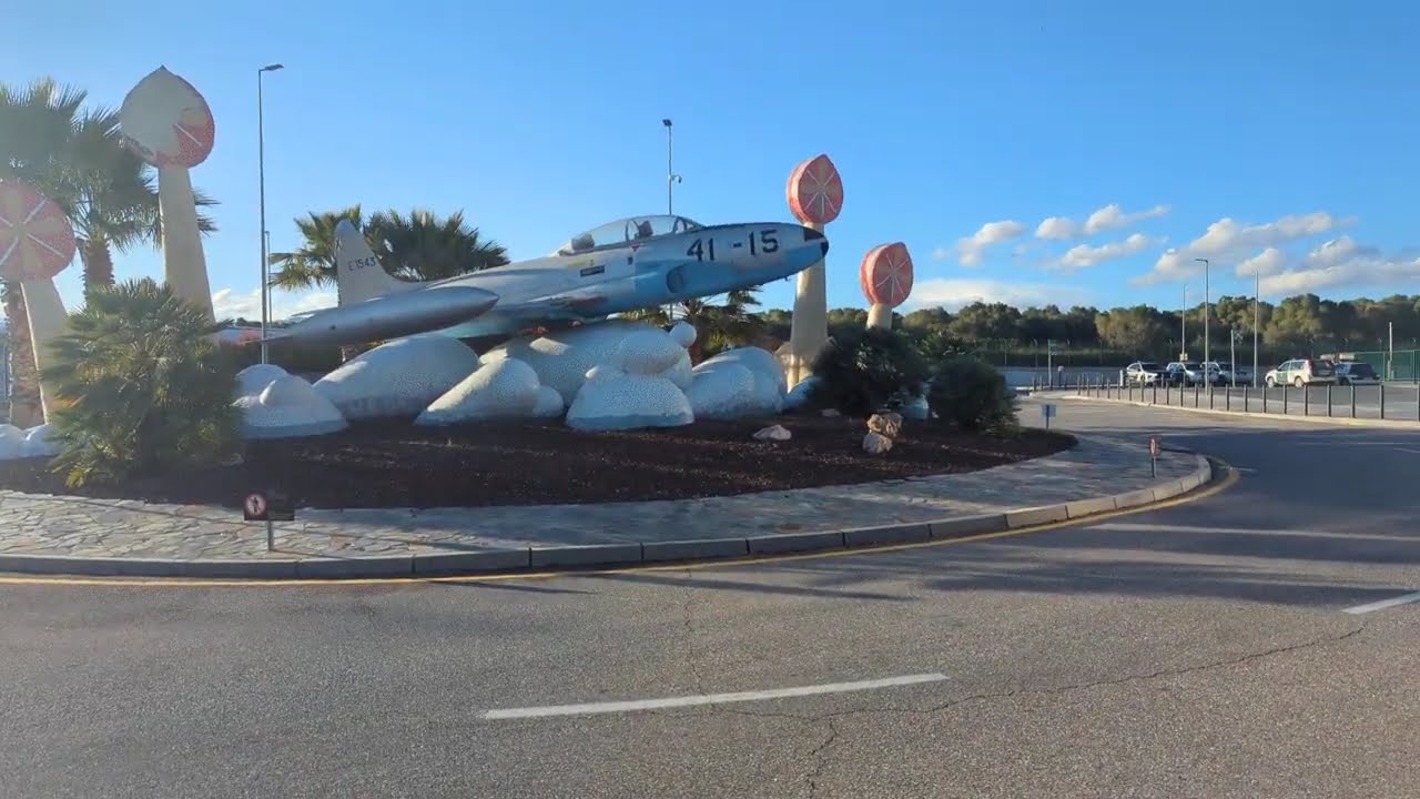 Reus Airport - We take a look around before security