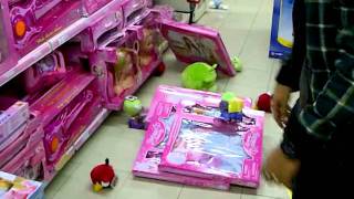 Toys'r'us Angry Bird !.3GP