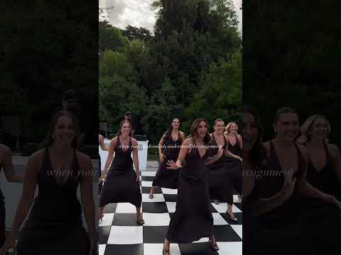 These bridesmaids did NOT come to play 😂