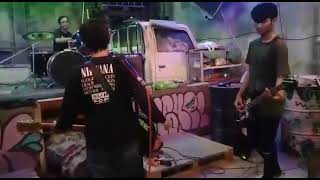 DistortionSick Bahagia hanya Cerita Grunge Gerunk vol 01 CSG