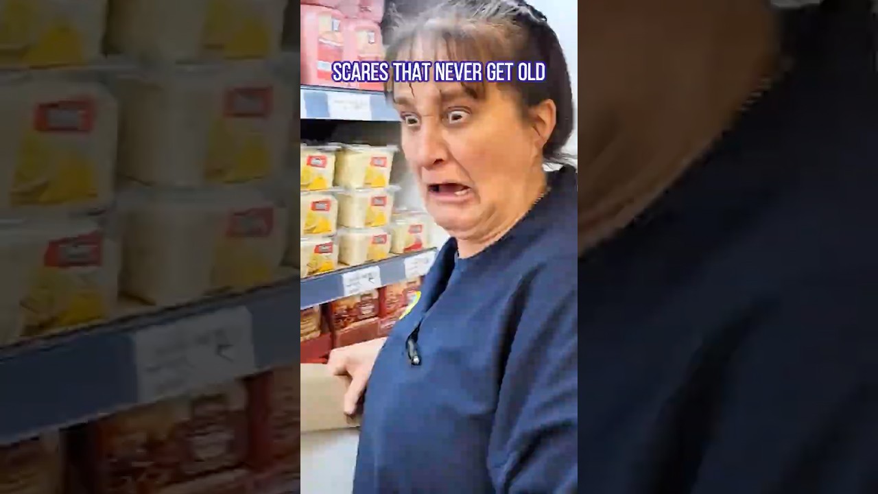 His reaction#Pranks #JumpScares #FunnyReactions #funny #pranks #prank #couple#funnyprank #scareprank