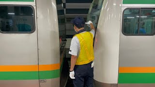 籠原駅1番線でE231系1000番台ﾔﾏU63編成とE233系3000番台ｺﾂE-11編成が連結（増結）されるシーン（2025.9.6.20:03）