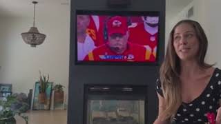 Stepmom Craves For Stepsons Attention - Hes Too Concentrated On The Game